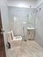 Goroomgo Medhya Grand Varanasi