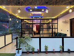 Cabana Riverside Resort - Kainchi Dham