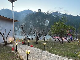 Cabana Riverside Resort - Kainchi Dham