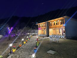 Cabana Riverside Resort - Kainchi Dham