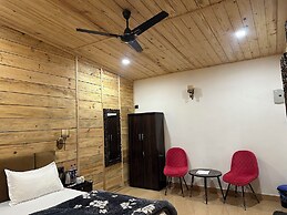 Cabana Riverside Resort - Kainchi Dham