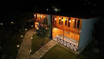 Cabana Riverside Resort - Kainchi Dham