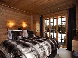 Spacious Chalet With Private Pool