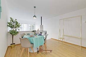 Central Bright Apartment on two Floors Turquoise