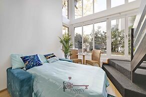 Central Bright Apartment on two Floors Turquoise