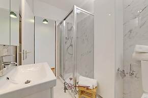 Central Bright Apartment on two Floors Turquoise