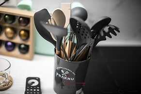 Central Bright Apartment on two Floors Turquoise