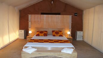 Lodge Hummingbird - Lake Bosomtwe