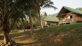 Lodge Hummingbird - Lake Bosomtwe