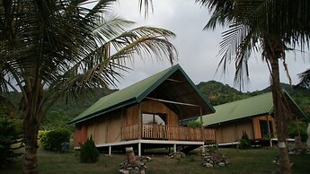 Lodge Hummingbird - Lake Bosomtwe