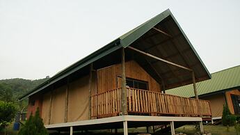 Lodge Hummingbird - Lake Bosomtwe