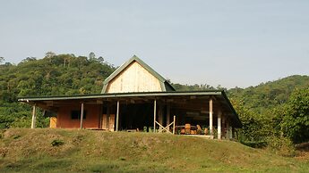 Lodge Hummingbird - Lake Bosomtwe