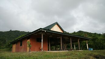 Lodge Hummingbird - Lake Bosomtwe