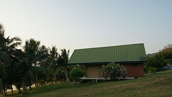 Lodge Hummingbird - Lake Bosomtwe