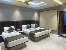 Pinky Hotel