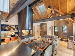 Duplex With Palace Views