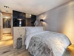 Duplex With Palace Views