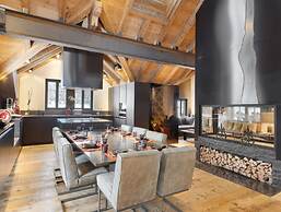 Duplex With Palace Views