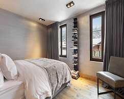 Duplex With Palace Views