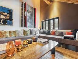Duplex With Palace Views