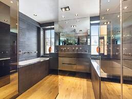 Duplex With Palace Views