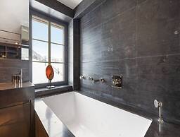 Duplex With Palace Views