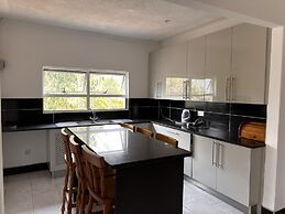 Rustic 3 Bedroom Cottage - 2267