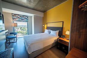 Tru By Hilton Chillan Ferrat