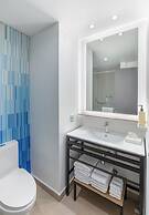 Tru By Hilton Chillan Ferrat