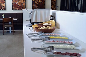 Tru By Hilton Chillan Ferrat