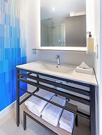 Tru By Hilton Chillan Ferrat