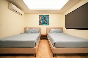 2 BR Condo Rooftop Gym & Pool - Veronica