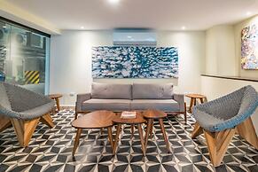 2 BR Condo Rooftop Gym & Pool - Veronica