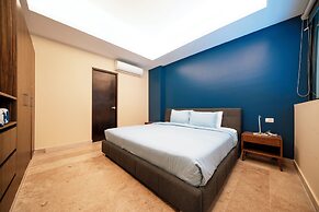 2 BR Condo Rooftop Gym & Pool - Veronica