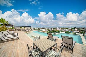 2 BR Condo Rooftop Gym & Pool - Veronica