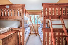 Treetop Getaway Ski In and Out Sleeps 10