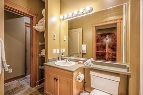 Treetop Getaway Ski In and Out Sleeps 10