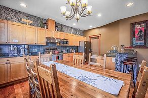 Treetop Getaway Ski In and Out Sleeps 10