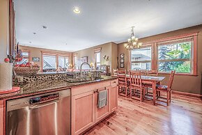 Treetop Getaway Ski In and Out Sleeps 10