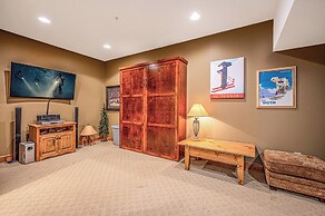 Treetop Getaway Ski In and Out Sleeps 10