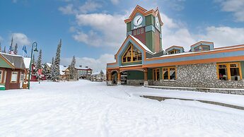 Treetop Getaway Ski In and Out Sleeps 10