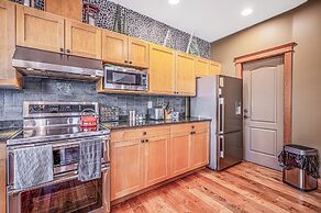 Treetop Getaway Ski In and Out Sleeps 10