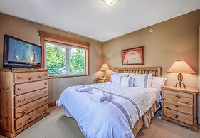 Treetop Getaway Ski In and Out Sleeps 10