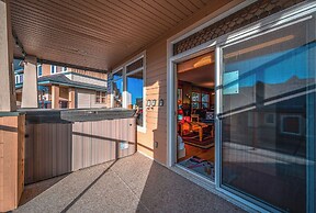 Treetop Getaway Ski In and Out Sleeps 10