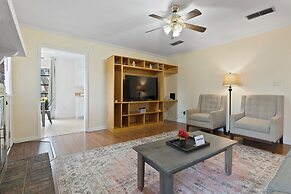 Large Fenced Yard Shamrock Stay