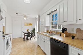 Large Fenced Yard Shamrock Stay