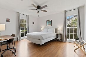 Large Fenced Yard Shamrock Stay