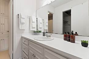 Large Fenced Yard Shamrock Stay