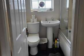 Cottage - Sleeps 4 - Garden - Parking