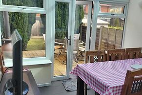 Cottage - Sleeps 4 - Garden - Parking